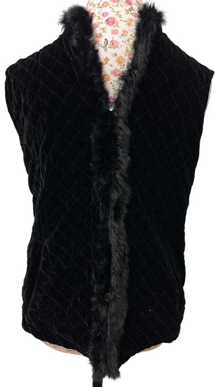 ✨ Chico’s Black Velvet Faux Fur Trim Vest Size 1 Quilted Luxe Boho Retro
